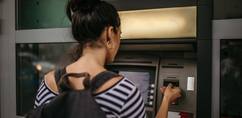 Como retirar dinero en brasil con tarjeta argentina | ATM24h